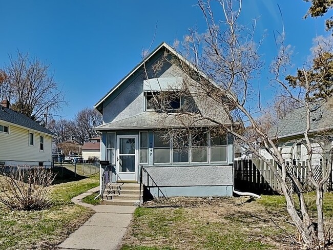 Building Photo - 4042 Clinton Ave