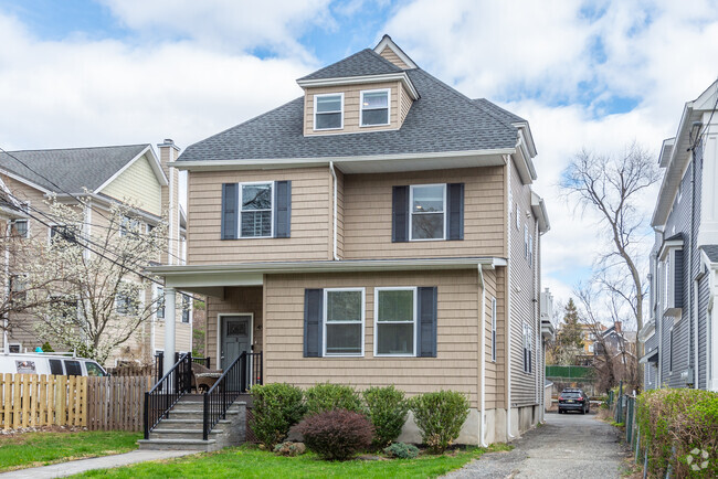 Building Photo - 49 Greenwood Ave