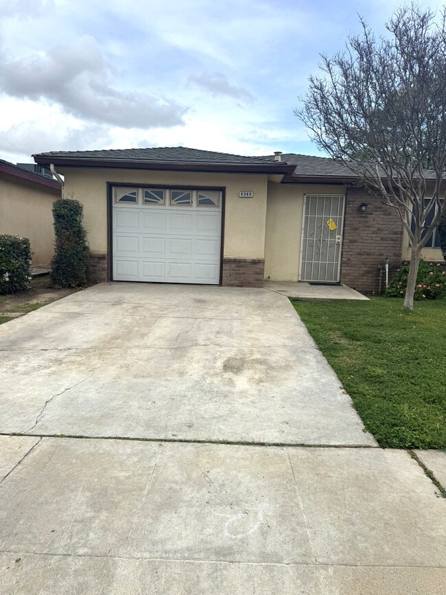 Building Photo - 4340 N Delbert Ave