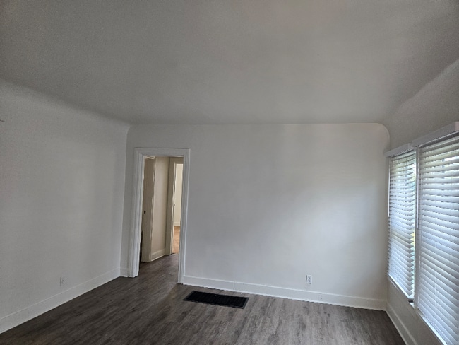 Building Photo - 600 E Garfield Ave