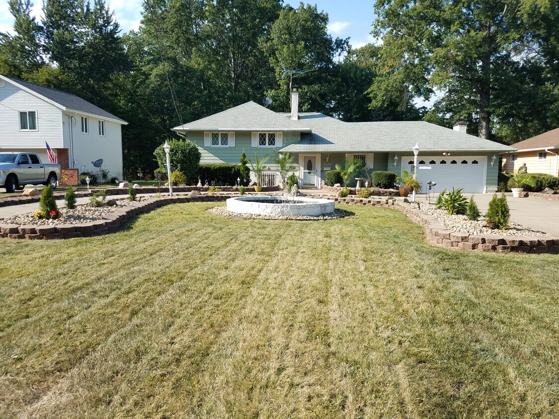 25893 Euclid Chagrin Pkwy, Richmond Heights, OH 44143 House Rental in