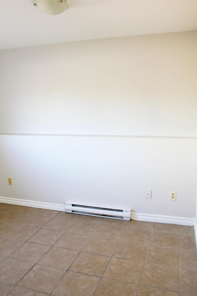 Building Photo - 6 Kingsview Ct