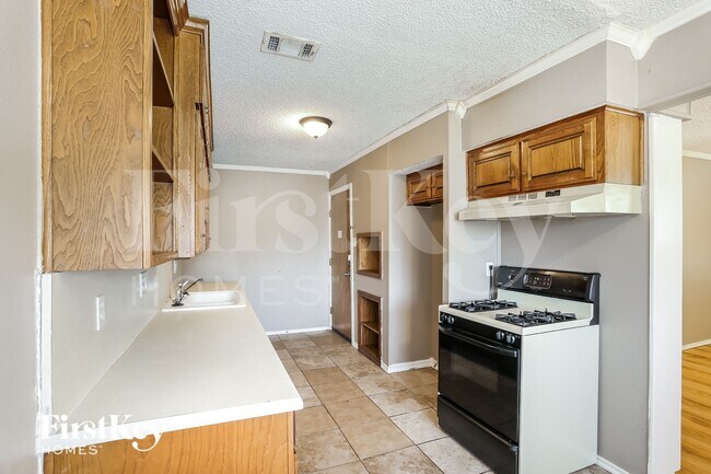 Building Photo - 2907 E Mitchell St