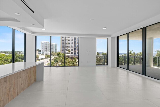 Foto del edificio - 305 Briny Ave