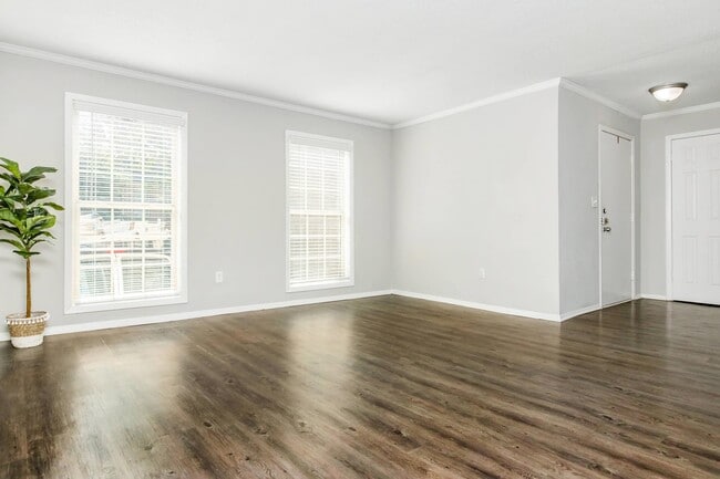 Building Photo - Villas de Solana