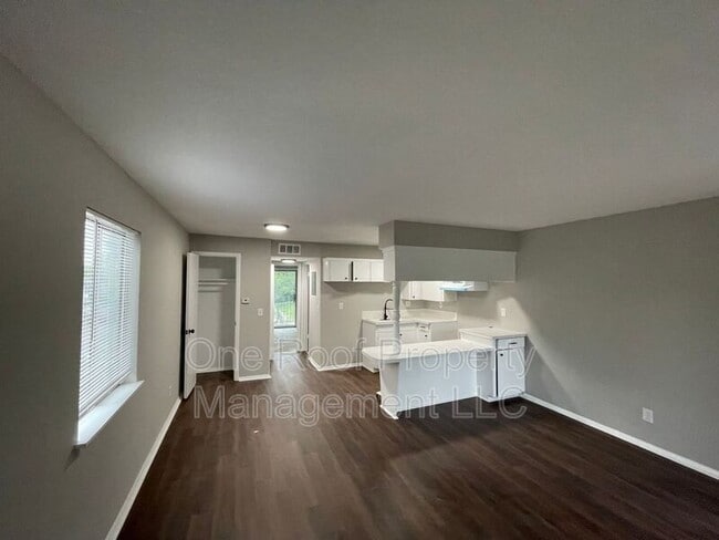 Foto del edificio - 3113 Barnett Ave