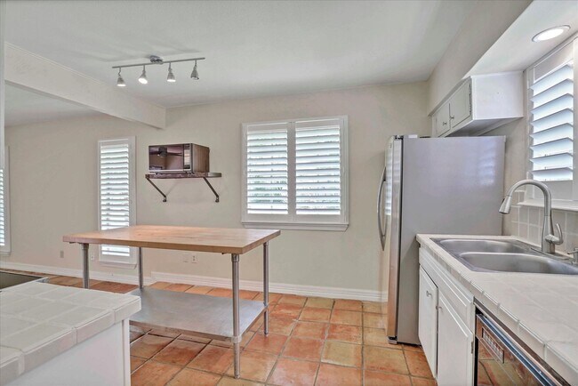 Foto del edificio - 3611 Las Colinas Dr