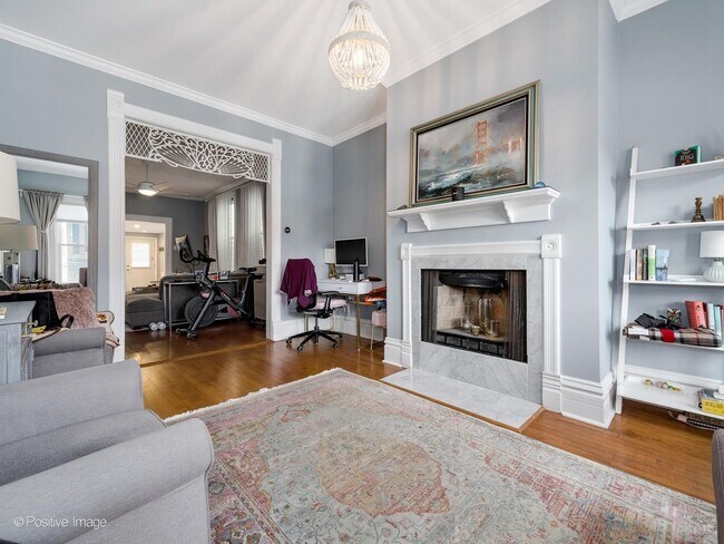 Building Photo - 1424 W Diversey Pkwy