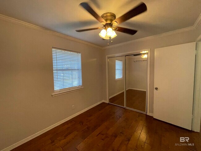 Foto del edificio - 353 S School St