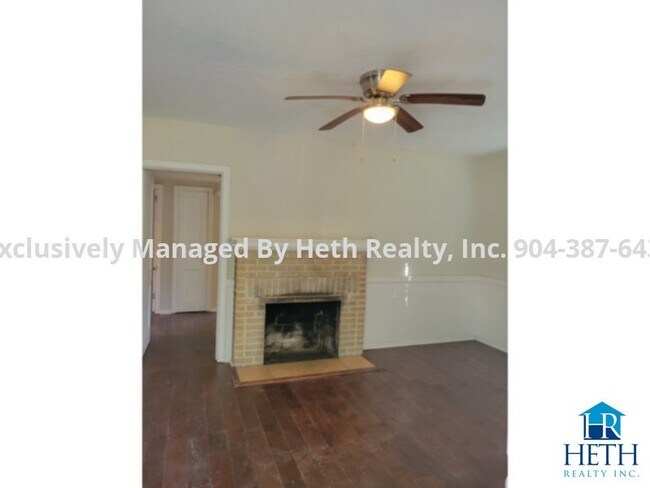 Building Photo - 2 bedroom home