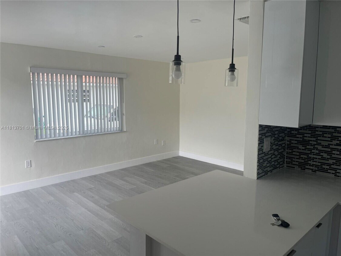 Foto del edificio - 7113 SW 21st St