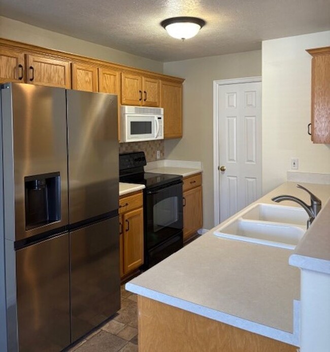 Foto del edificio - 3 Bedroom Townhome in South Jordan!