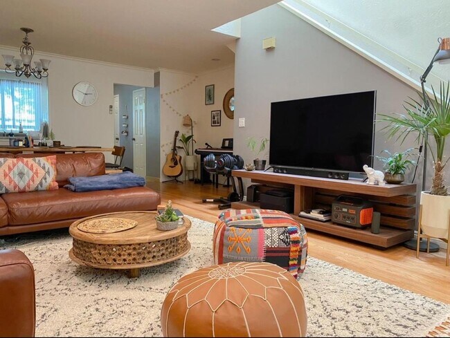 Foto del edificio - 333 Ramona St