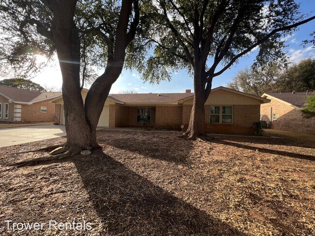 Building Photo - 3 br, 2.5 bath House - 4631 Fountain Lane