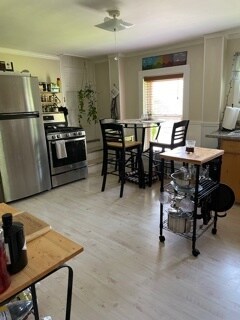 Kitchen - 613 Churchill St