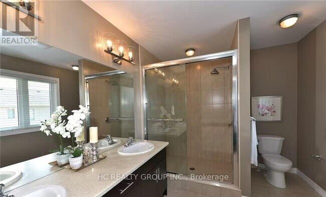 Photo du bâtiment - 112 N Centre Rd