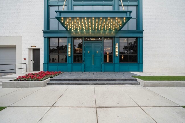 Building Photo - 2323 San Felipe St
