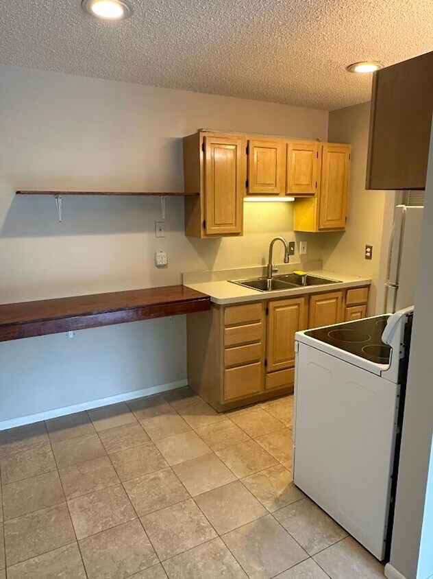 Primary Photo - This wonderful 1 Bedroom 1 Bath condo Loca...