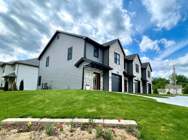 Foto del edificio - 6711-6715 New Town Ave.