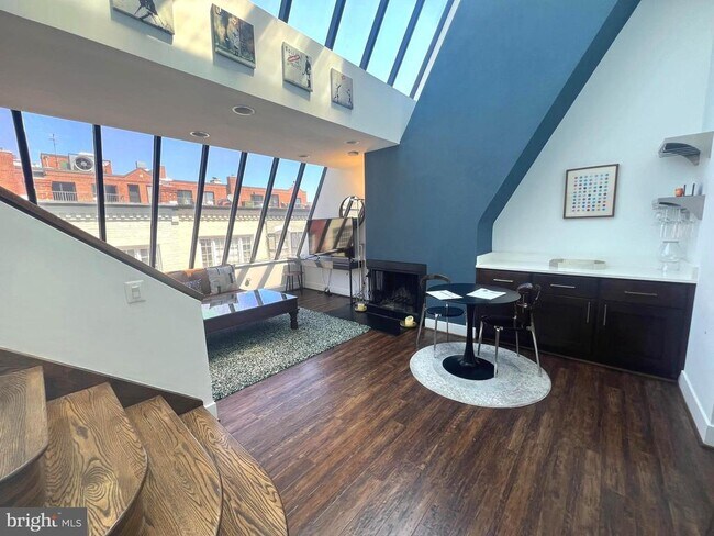 Foto del edificio - 3222 Cherry Hill Ln