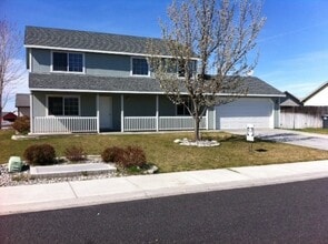 Building Photo - 1436 Husky Dr