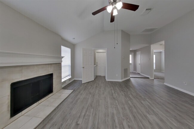 Foto del edificio - 18311 Autumn Trails Ln