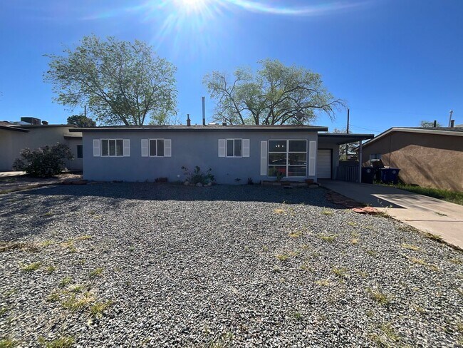 Foto del edificio - 3 Bedroom Single Story Home Available Near...