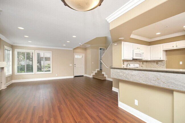 Foto del edificio - Modern Comfort in a Prime Location – 2BR Townhome with Garage & Community Amenities