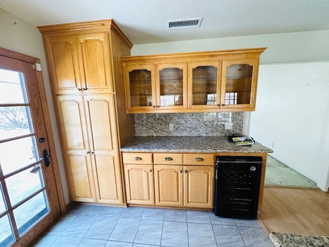 Foto del edificio - A rare lease opportunity in the sought-aft...