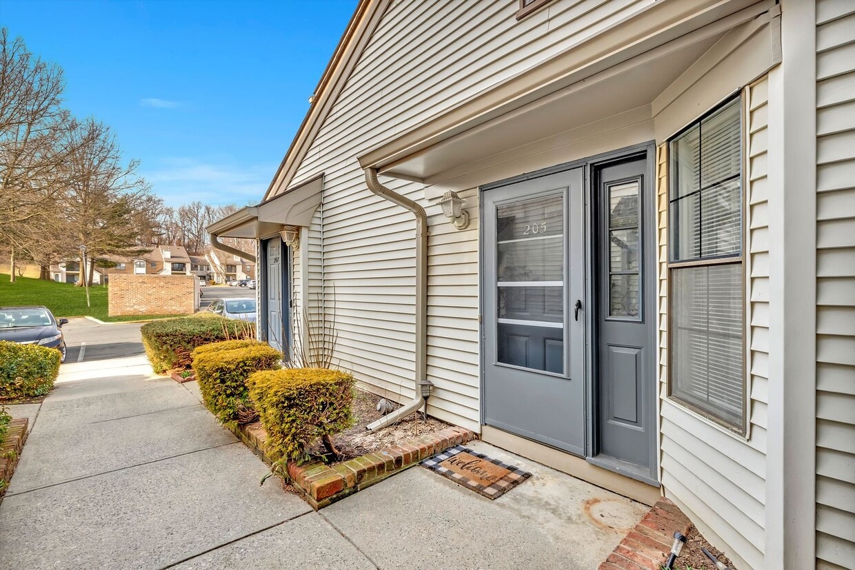 205 Sunshine Ct, Sayreville, NJ 08859 Condo for Rent in Sayreville