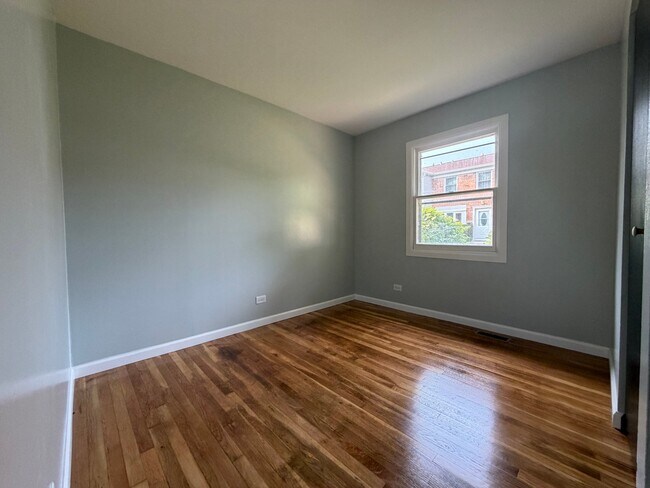 Foto del edificio - 1068 Bristol Ct