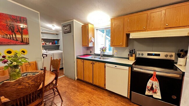 Building Photo - 39210 N Ponderosa Ln