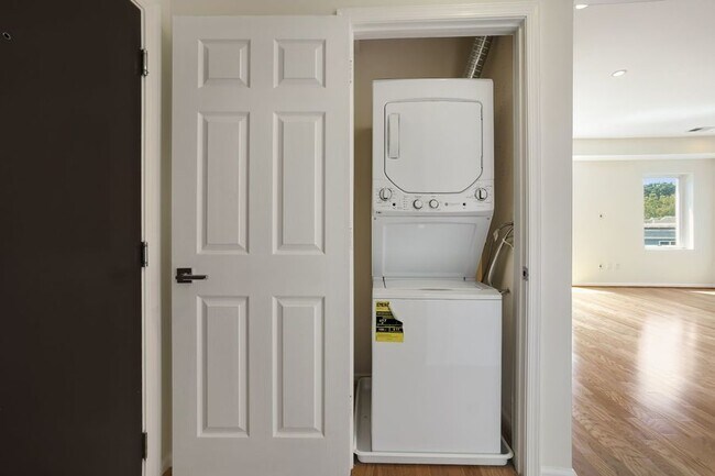 Foto del edificio - 329 Rhode Island Ave NE