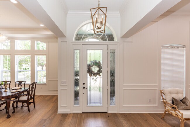 Foto del edificio - 25813 Feather Ridge Ln