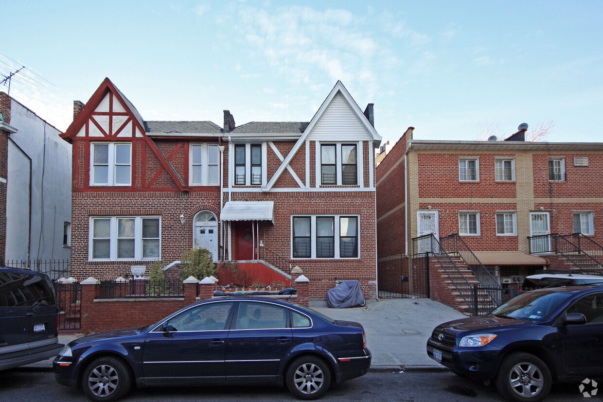 Primary Photo - 375 Midwood St