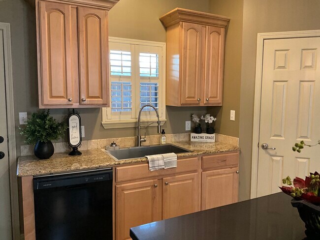 Foto del edificio - 1720 Mignonette Ln