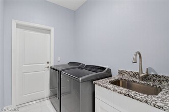 Building Photo - 2326 6th Ave SE