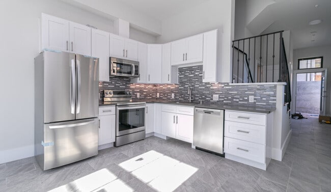 Building Photo - 2595 Telegraph Ave