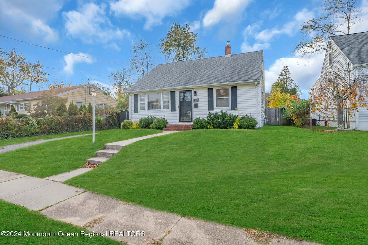 Primary Photo - 1305 Birch Ave