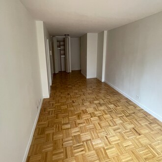 Foto del edificio - 337 E 49th St