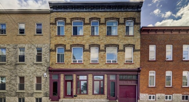 Photo du bâtiment - 409 Rue Dollard