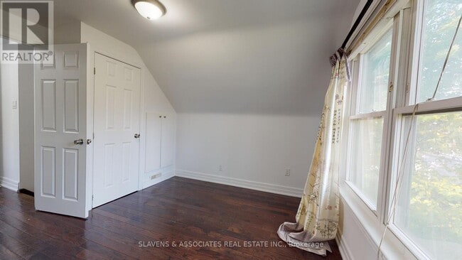 Building Photo - 262 Poyntz Ave