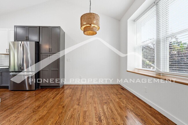 Building Photo - Spacious Home with Washer/Dryer and Central AC
