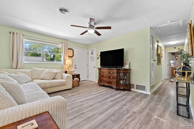 Building Photo - 6022 Syrcle Ave