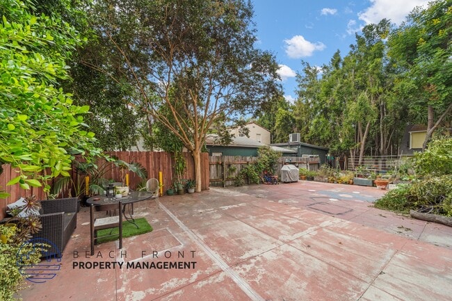 Foto del edificio - 6128-6134 Wilshire Blvd., 6111-7 Warner Dr.