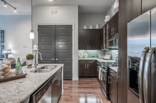 Foto del edificio - Millennium Six Pines