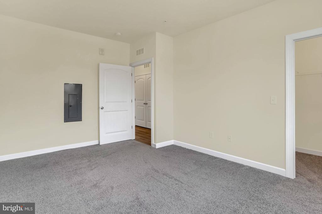 Primary Photo - 1002 Admiral Ln