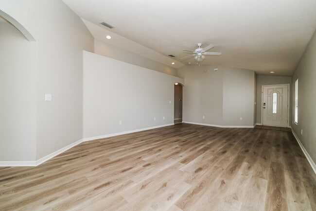 Building Photo - 12749 Evington Point Dr