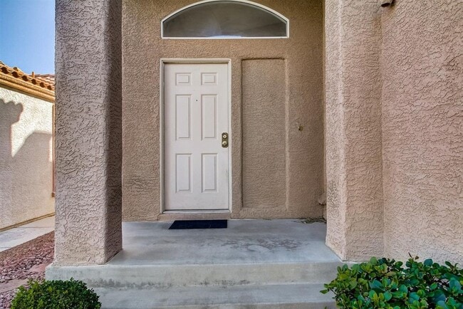 Building Photo - Beautiful 3 Bedroom, 2 Story Home in the Heart of Summerlin!
