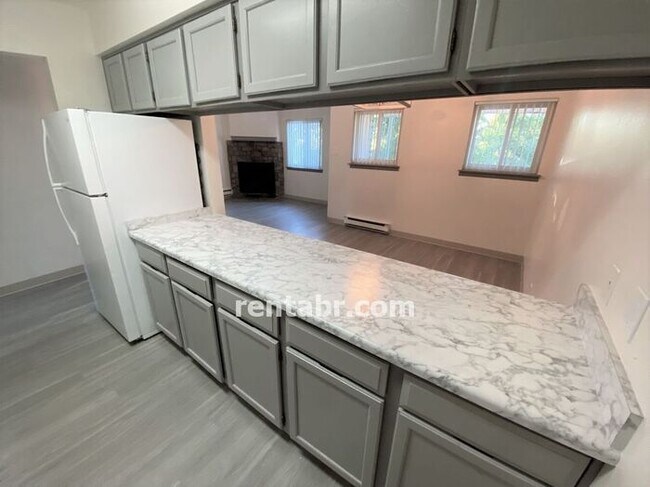 Foto del edificio - Updated & Ready for Move in! Spacious Condo!!